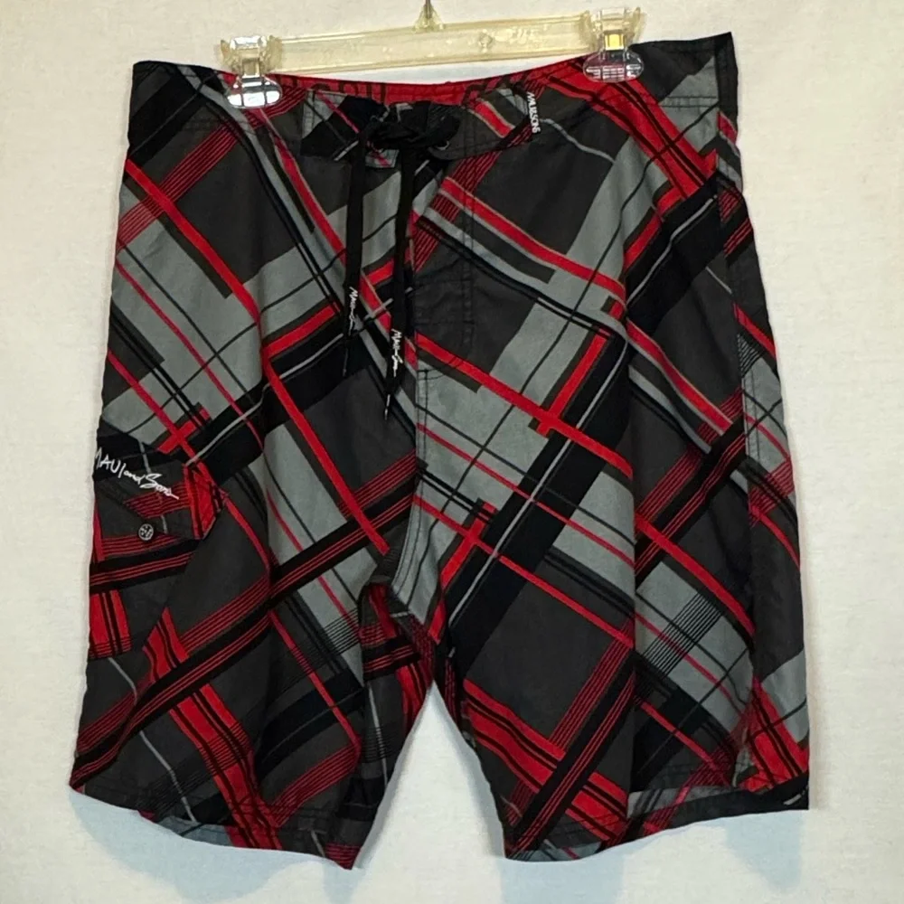 A-55 Men’s Maui and Sons Black Red & Gray‎ Plaid Board Shorts Size 34